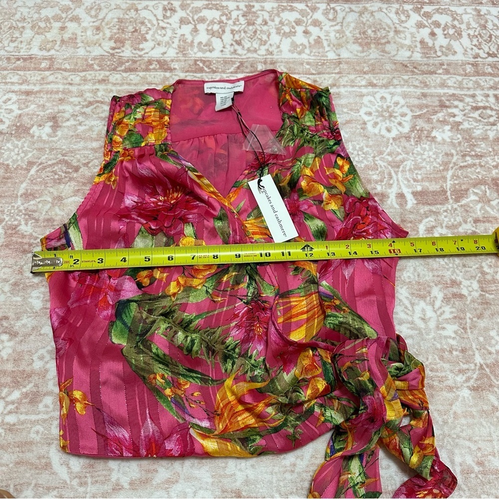 NWT Floral Wrap Cupcakes & Cashmere Tie Front Top 🌺 - Picture 10 of 11